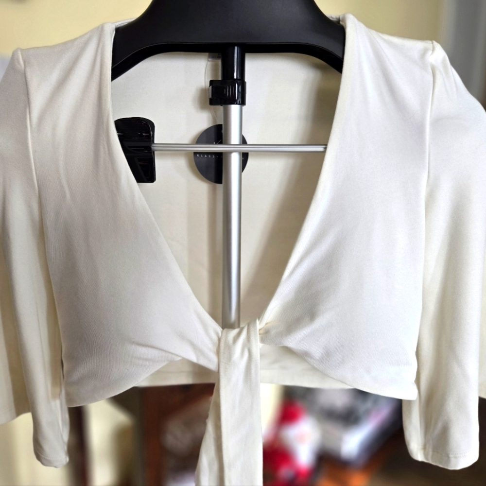 Klassy Network White V-Neck Short Sleeve Crop Blouse with Tie Front, XS